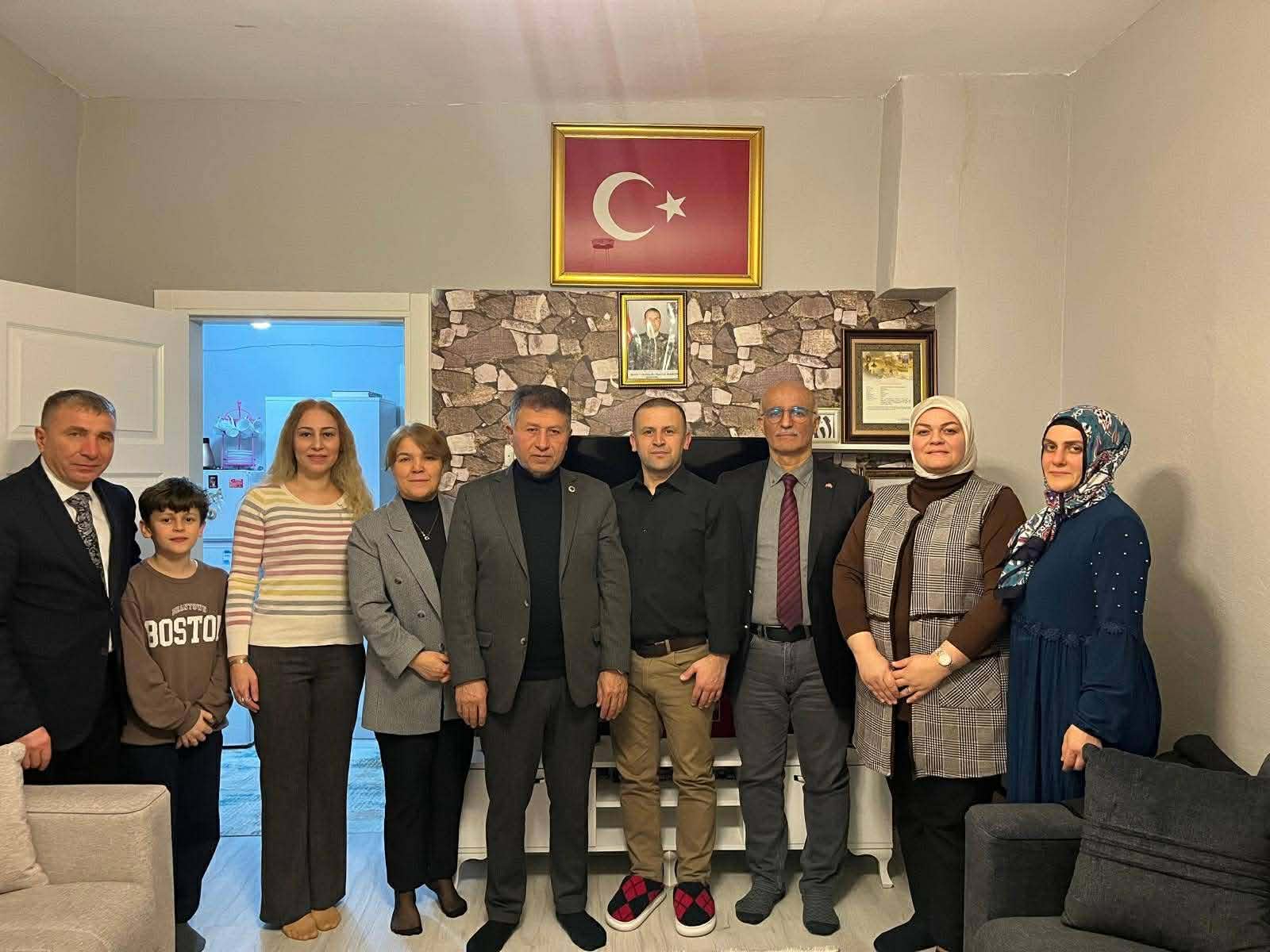 SADAKAT HABER MEDYA ŞEHİT AİLESİNE ANLAMLI ZİYARET MHP SAMSUN TEŞKİLATINDAN VEFA VE MİNNET BULUŞMASI