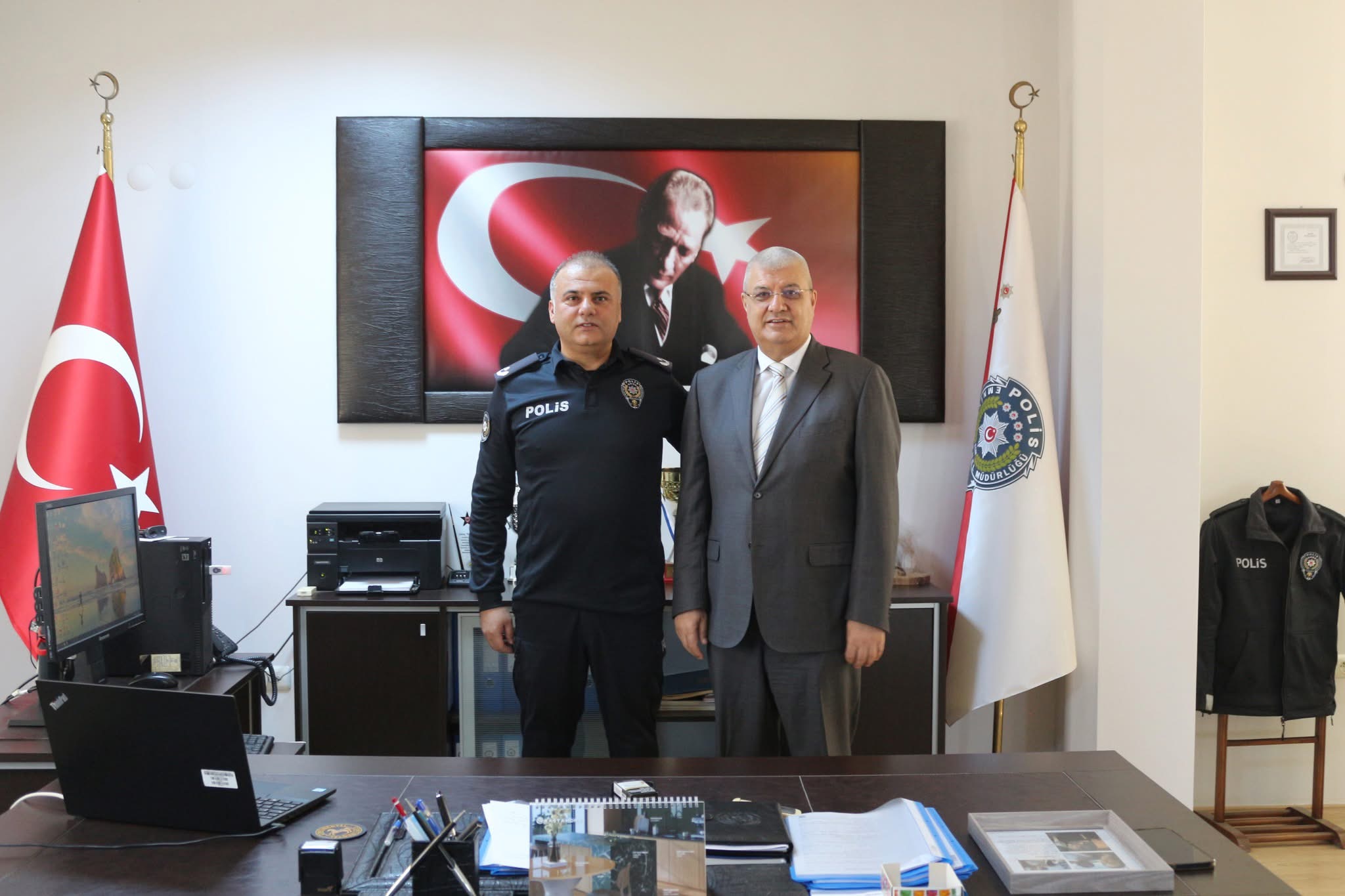 TERME’DE KURUMSAL DAYANIŞMA MESAJI: HALUK TRABZON’DAN EMNİYET MÜDÜRÜ AHMET YILDIZ’A ZİYARET